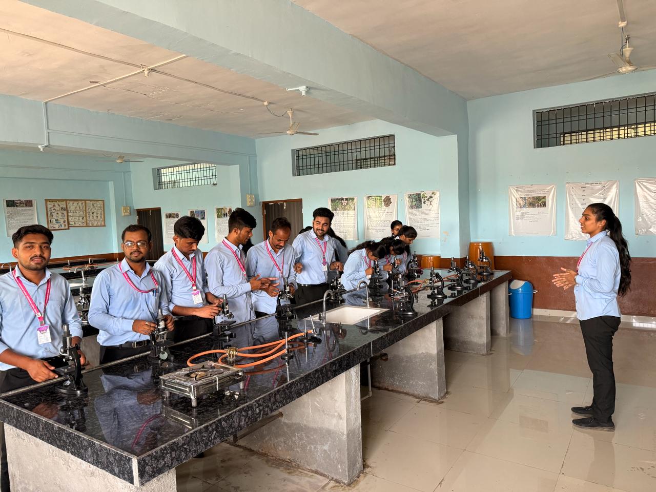 Dravyaguna Vigyan Laboratory Image 1